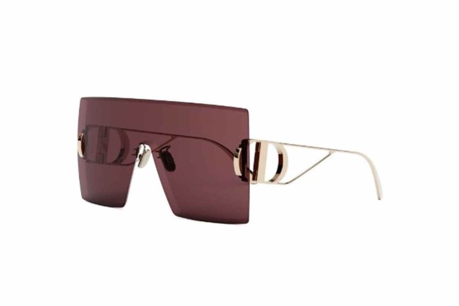 Extravaganță în purtarea ochelarilor de soare