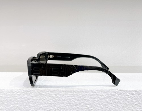 Fendi - Ochelari de soare - FE40104I - 01C - 50